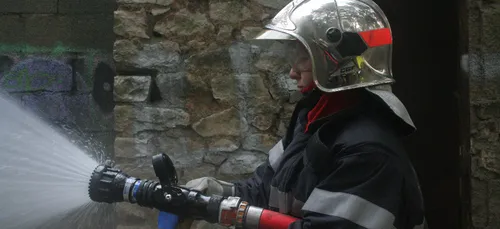 Feu dans une cage d’escalier à Châteauroux : 50 personnes évacuées