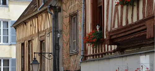 Auxerre : un homme chute du deuxième étage d’un immeuble