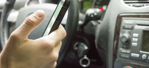 Que risque-t-on vraiment en téléphonant au volant ?