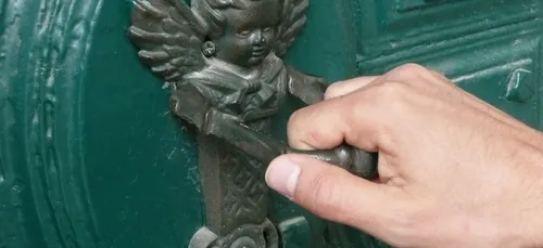 Orléans : la mairie dépose un arrêté pour encadrer les démarcheurs