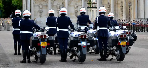 Gilets bleus : les policiers menacent de lancer un mouvement de...