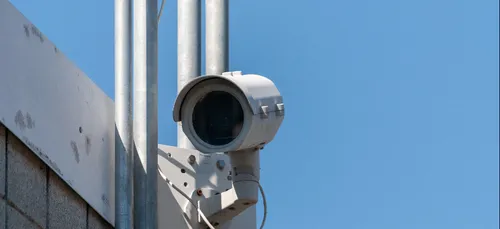 Sarthe : ils cambriolent un hypermarché après s’être enfermés dans...