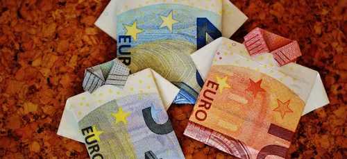 Prime de fin d’année : de grands groupes jouent le jeu