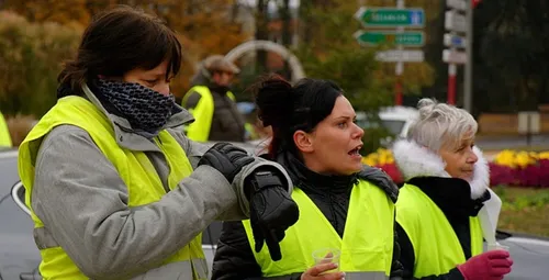 Sens : une chaîne de femmes gilets jaunes pour rendre hommage aux...
