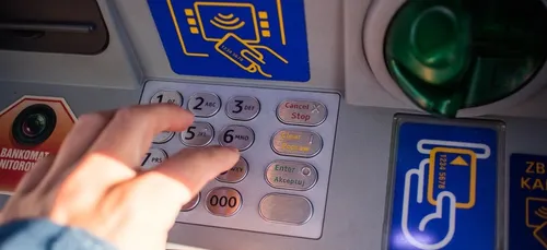 Sarthe : deux distributeurs de banque ont été volés