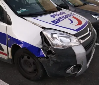 Sarthe : deux policiers blessés et un chauffard interpellé après...