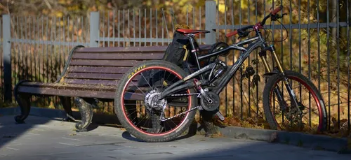 Maine-et-Loire : un cycliste entre la vie et la mort, un chauffard...