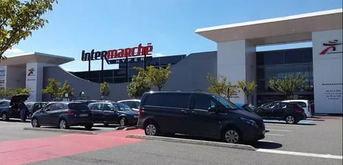 Châteaudun : le salarié d’une station-service s’accroche à une...