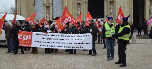 Orléans : CGT et gilets jaunes ont défilé côte à côte (photos)