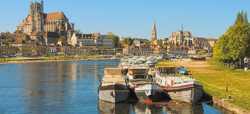 Auxerre : un sarcophage contenant deux squelettes a été déterré