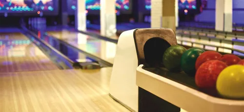 Orléans : le bowling et la brasserie de la Halle Charpenterie,...
