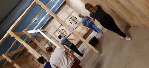 Nouvelle activité au Mans : le lancer de hache !