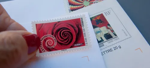 Elle reçoit une carte postale de la Nièvre, 50 ans trop tard !
