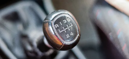 Maine-et-Loire : elle pense être en marche avant et percute des...