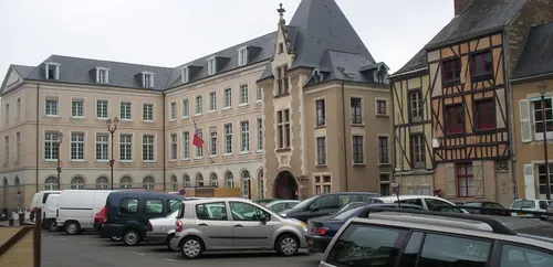 Le Mans : ils manifestent pour deux familles de sans-abri