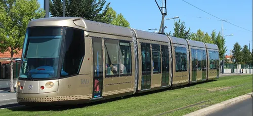 Orléans : la jeune femme percutée par un tramway est sortie du coma