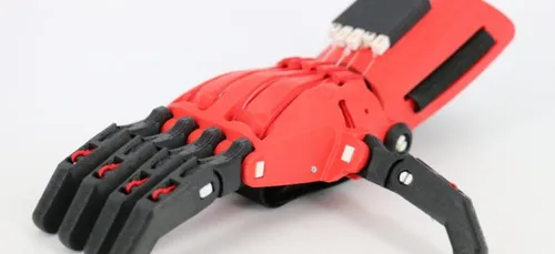 Nevers : des collégiens con&ccedil;oivent une prothèse de main pour...