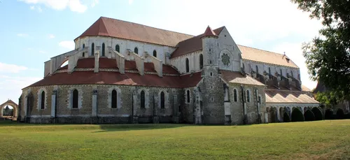 Yonne : le domaine de l’abbaye de Pontigny est en vente !
