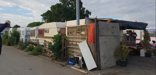 Le campement illicite rue du Maine à Angers évacué