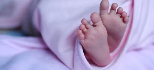 Loiret : le bébé oublié dans une voiture est décédé