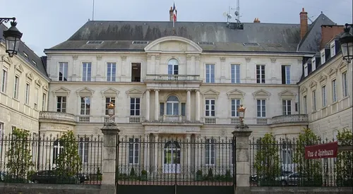 Orléans : 150 personnes manifestent pour soutenir les jeunes isolés...