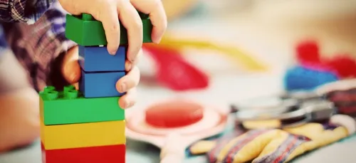 Garde d'enfants : dans quelle région paye-t-on le moins cher ?