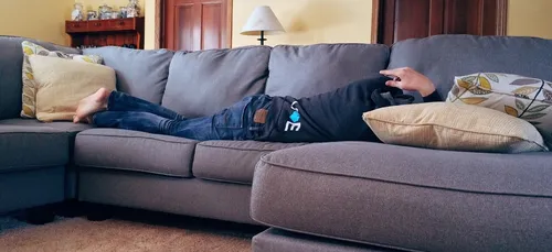 Ivre, il s’endort en slip chez une octogénaire au Mans