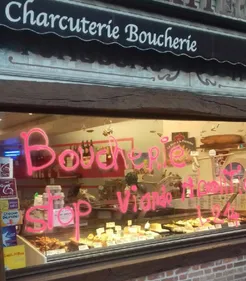Les boucheries de Lamotte-Beuvron taguées par des militants vegans