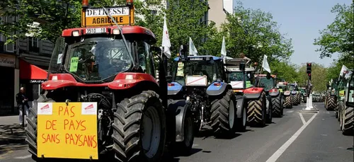 Orléans : opération distribution de produits locaux devant la...