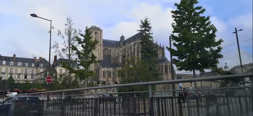 L’installation de la fête foraine au Mans devait avoir lieu ce lundi