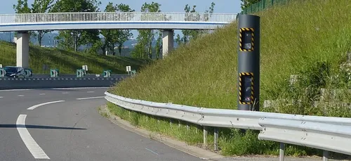 Deux radars incendiés dans la Sarthe