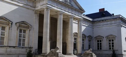 Loiret : une gérante d’auto-école jugée pour avoir interdit le voile