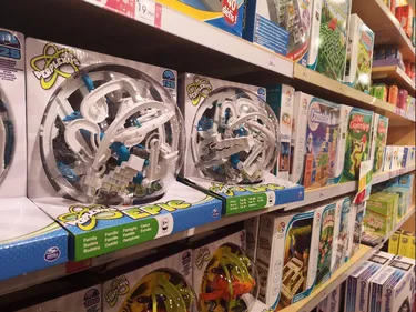 Jouets de Noël : tendances et ruptures de stock au Mans