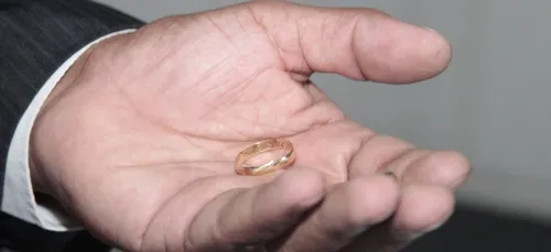 Nièvre : un retraité trouve une alliance dans ses cotons-tiges