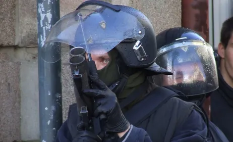 Un Icaunais victime d’un tir de LBD lors d’une manifestation porte...