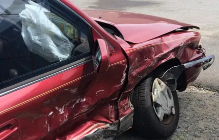 Sarthe : un salarié d’une discothèque meurt sur la route