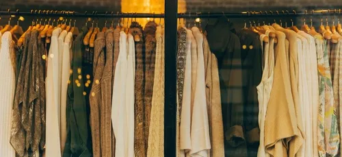 Vêtements écologiques et chansons françaises : voici le journal des...