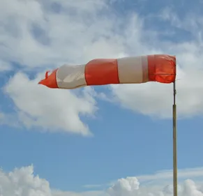 Tempête Dennis : le vent a soufflé fort en Pays de la Loire