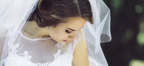 Carte grise à La Poste et robes de mariées Disney : voici le...