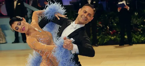 Danse et paillettes pour la Grande Nuit des Strass à Brissac-Quincé