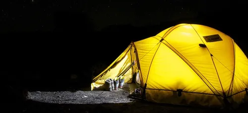 Tente phosphorescente et "super Lune" : voici le journal des bonnes...