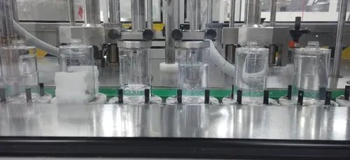 Coronavirus : LVMH prépare du gel hydroalcoolique pour les hôpitaux...