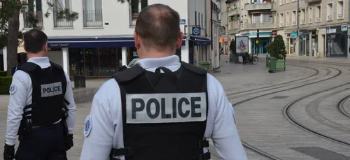 Faute de masques, les syndicats de police menacent de suspendre les...