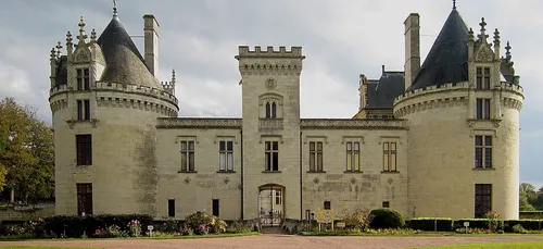 Partez à la découverte du château de Brézé et de son réseau...