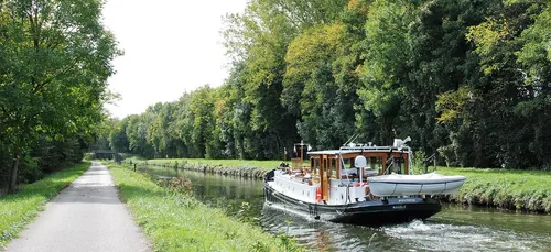 A vélo ou en bateau, parcourez le canal du Nivernais
