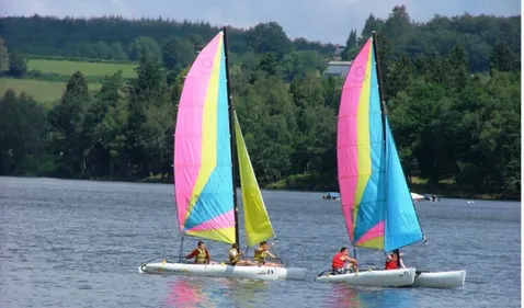 Nièvre : une journée au fil de l’eau sur le lac des Settons