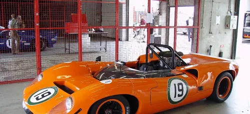 Nièvre: les amateurs de vieilles voitures à Magny-Cours ce week-end