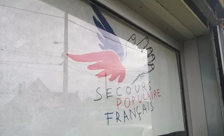 Le Secours populaire du Loiret maintient l’aide alimentaire pendant...