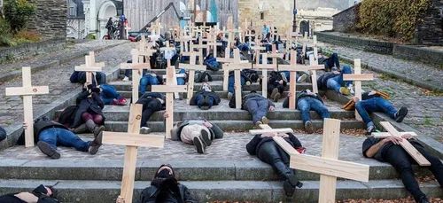 Angers : les restaurateurs mettent en scène leur mort