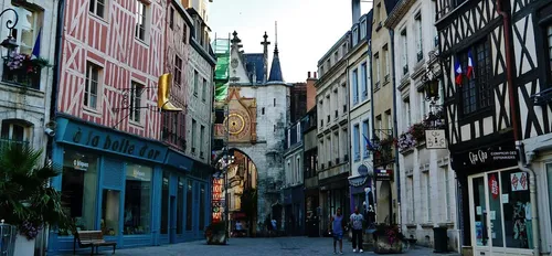 Auxerre : des chèques cadeaux pour les habitants de 69 ans et plus